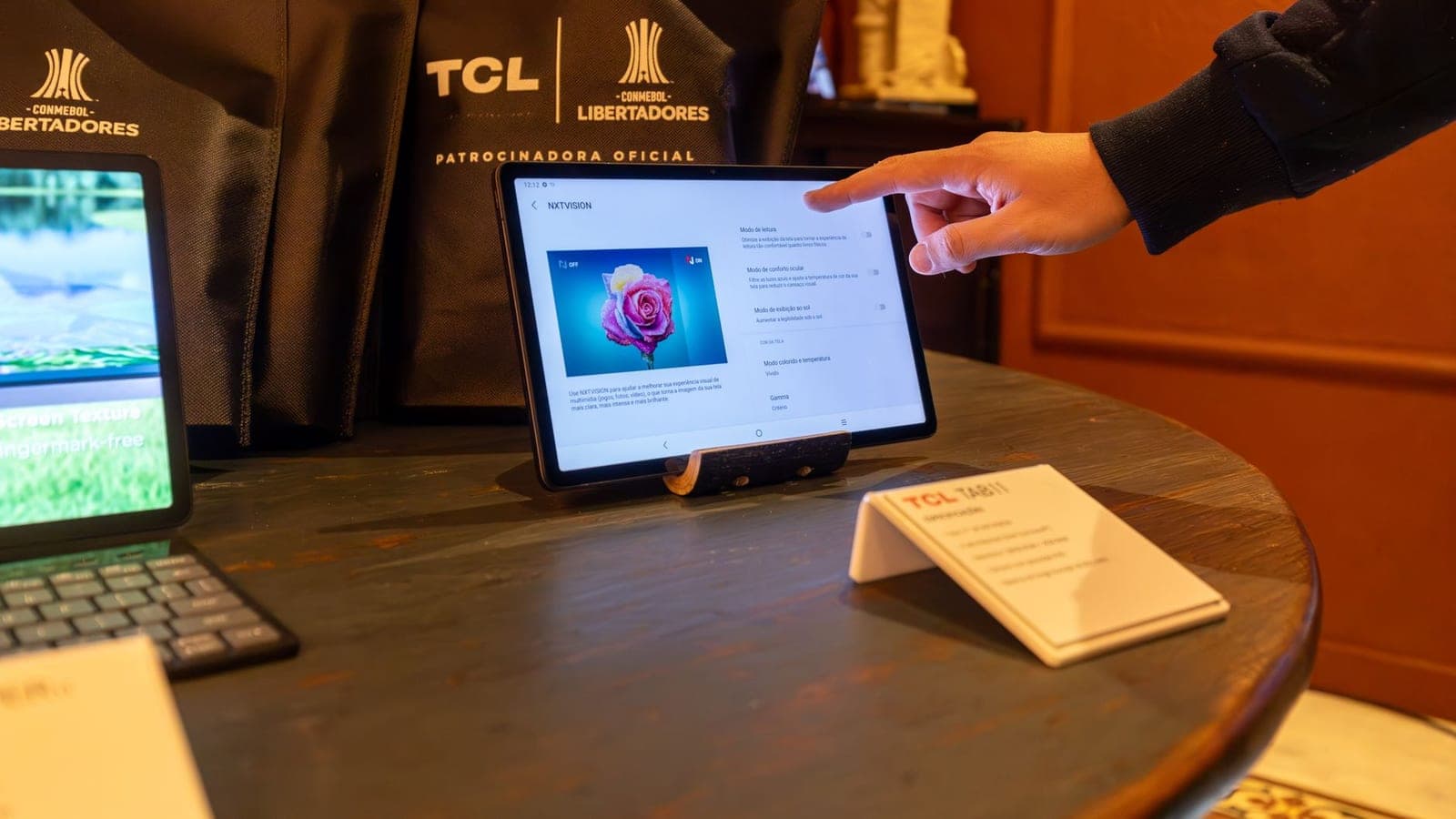 Xiaomi Pad 9 Pro ve Pad 9 tabletlerini temsil eden tablet görseli