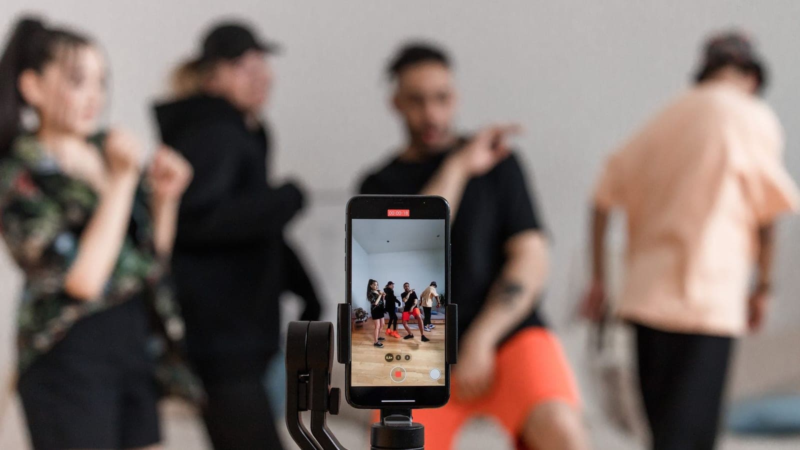 Video kaydı için kullanılan akıllı telefon ve kamera aksesuarı