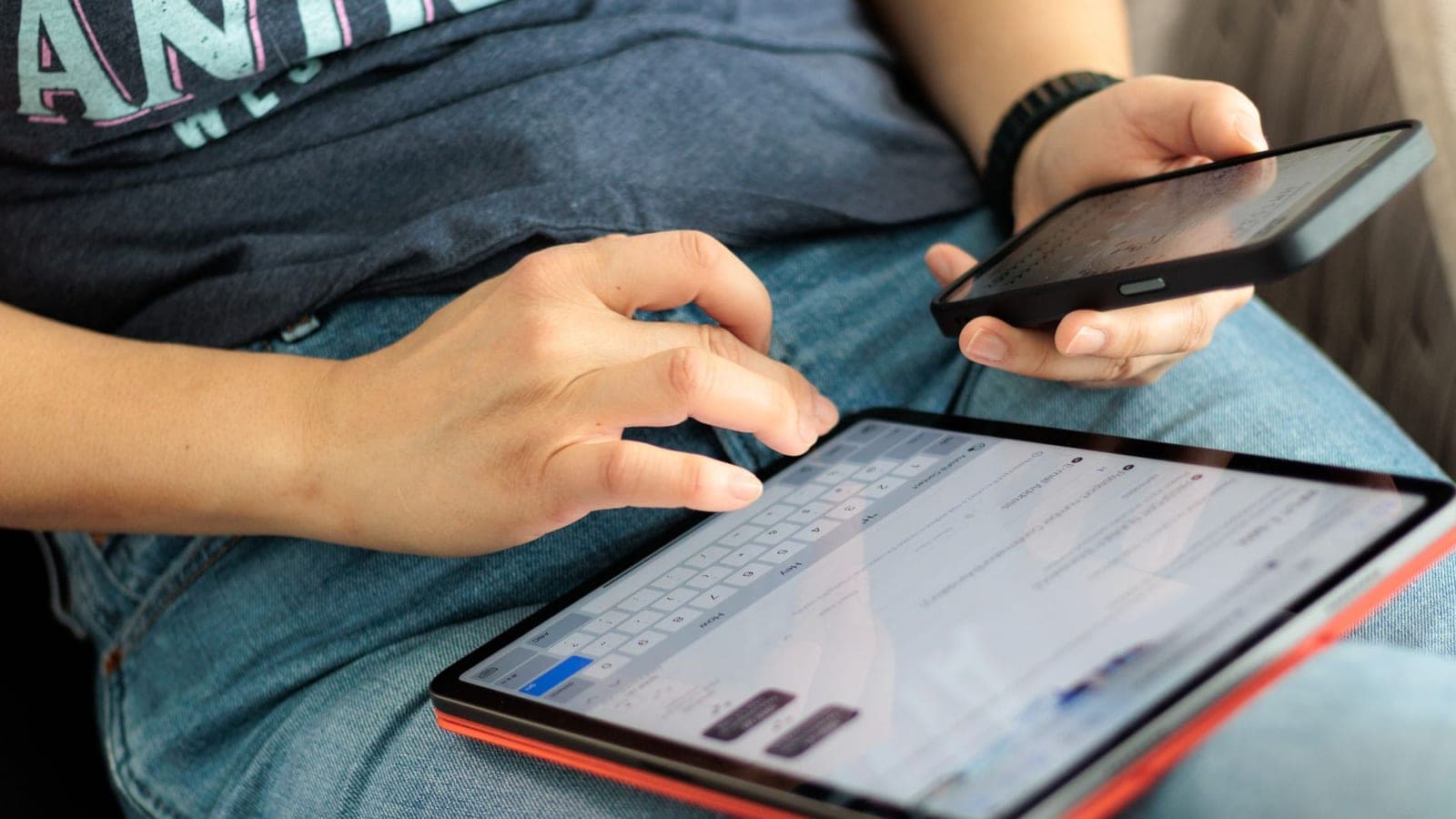 Bir tabletin pil performansını temsil eden kullanım görüntüsü
