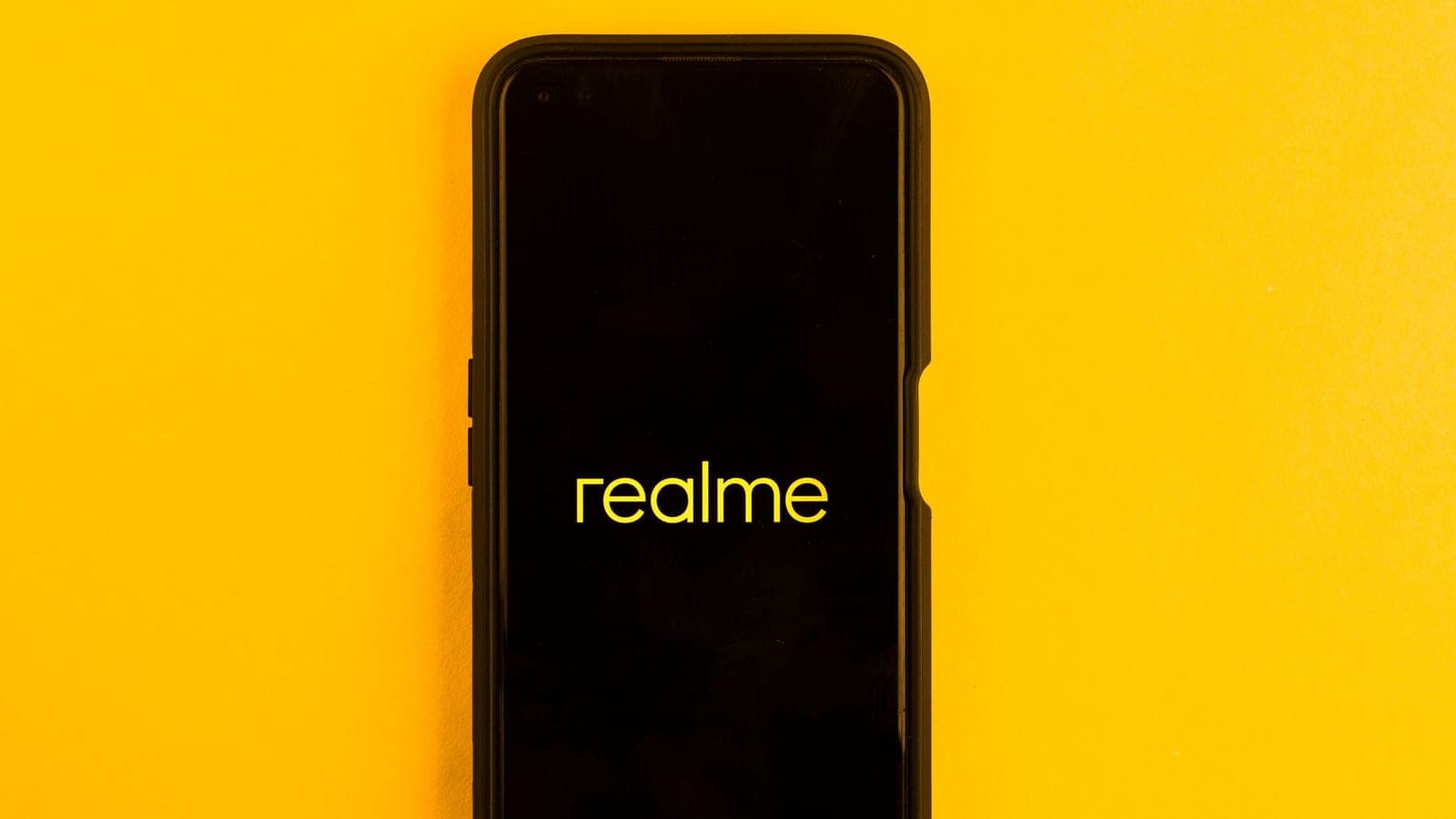 Xiaomi ve vivo amiral gemisi telefonlarını temsil eden akıllı telefonlar