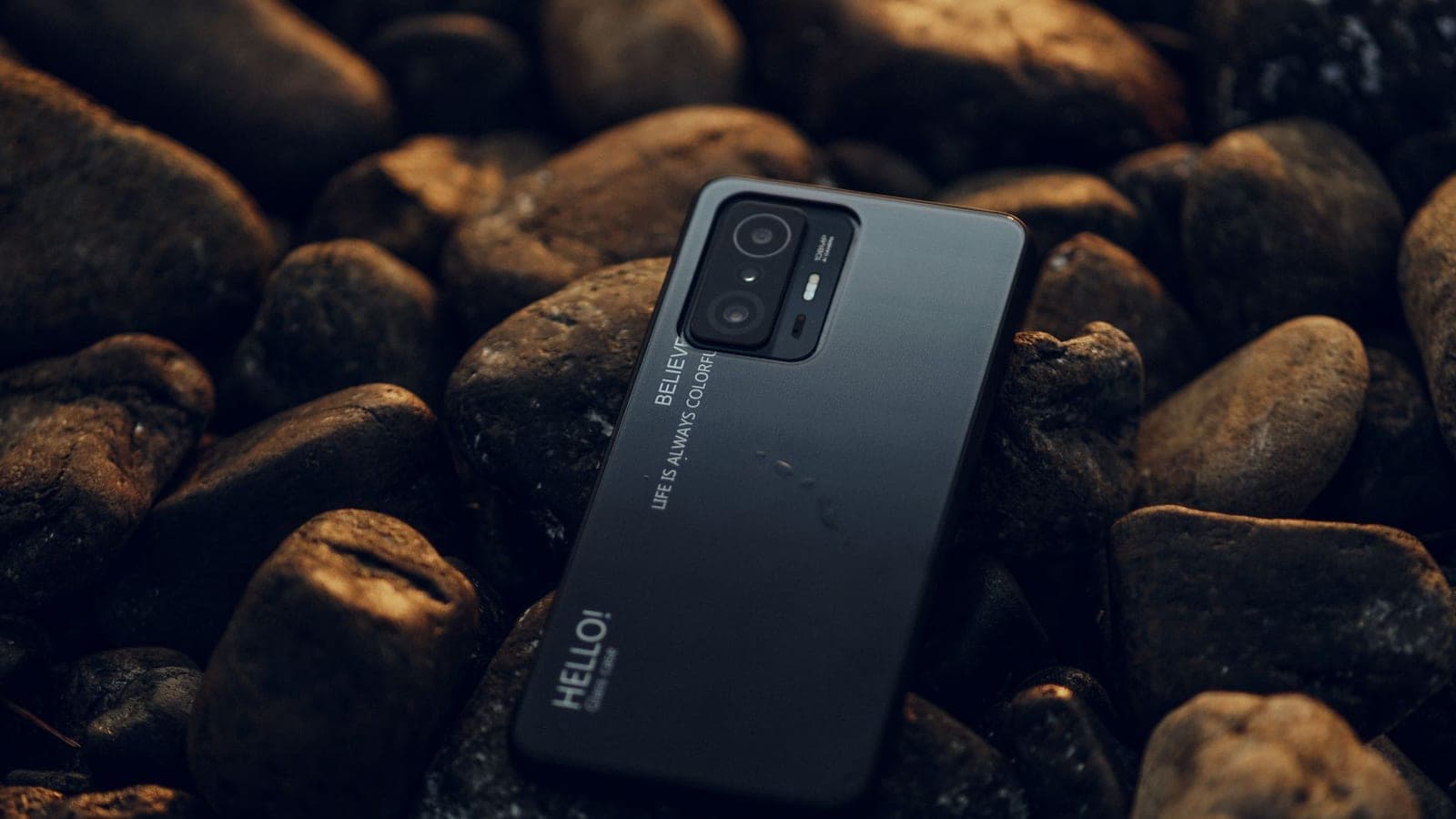 Arka ekranlı Xiaomi 18 Pro serisi akıllı telefonlar